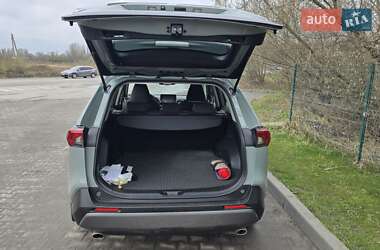 Позашляховик / Кросовер Toyota RAV4 2021 в 
