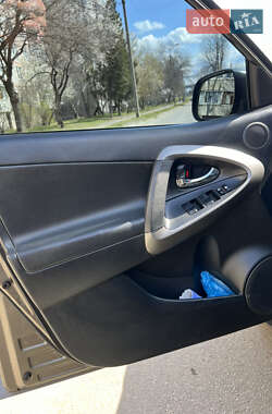 Внедорожник / Кроссовер Toyota RAV4 2009 в 