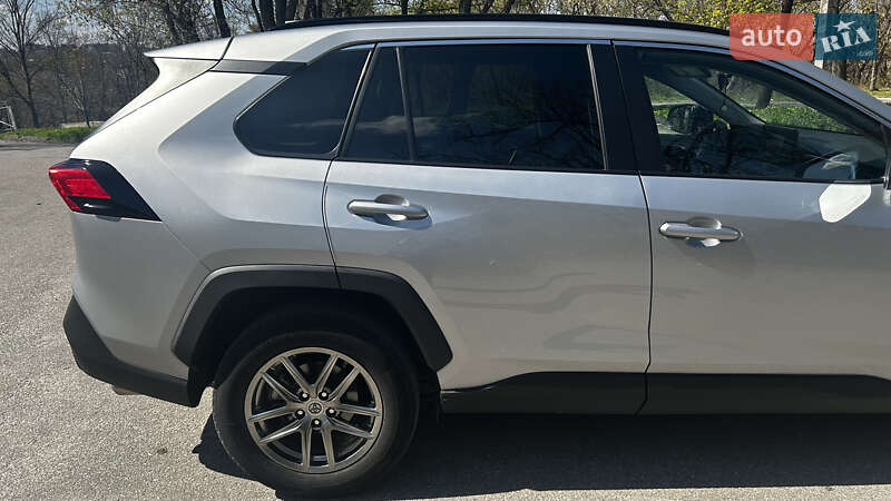 Позашляховик / Кросовер Toyota RAV4 2021 в Полтаві