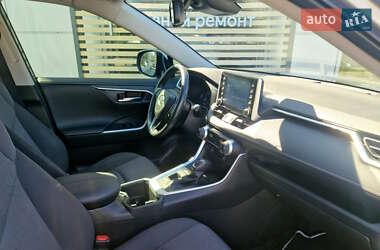 Внедорожник / Кроссовер Toyota RAV4 2022 в 