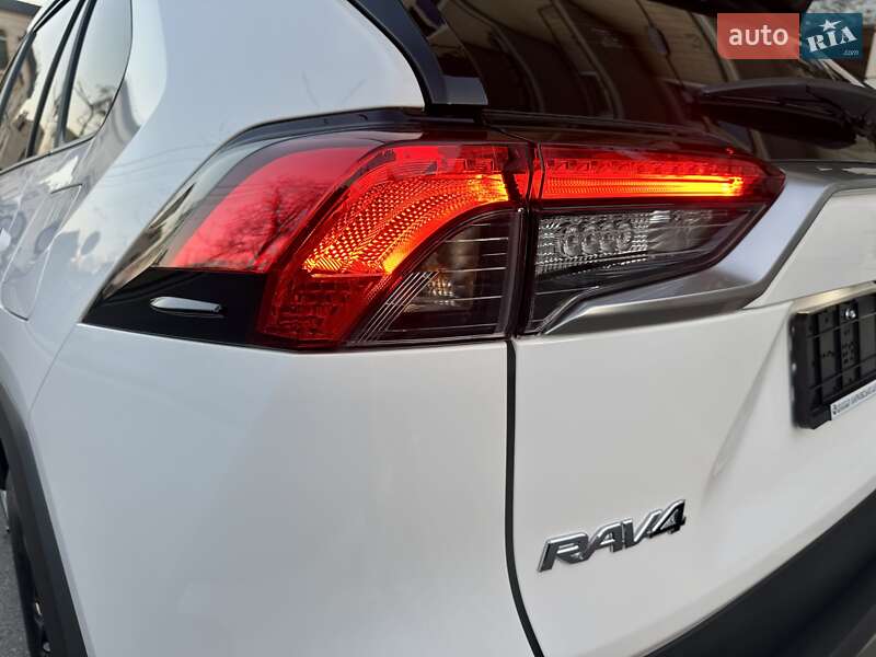 Внедорожник / Кроссовер Toyota RAV4 2025 в Киеве