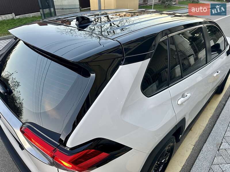 Внедорожник / Кроссовер Toyota RAV4 2025 в Киеве
