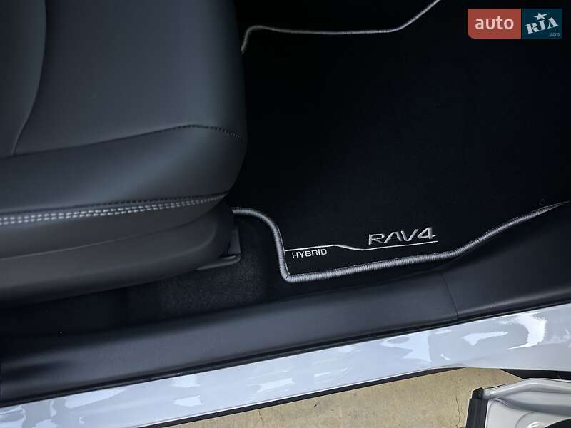 Внедорожник / Кроссовер Toyota RAV4 2025 в Киеве