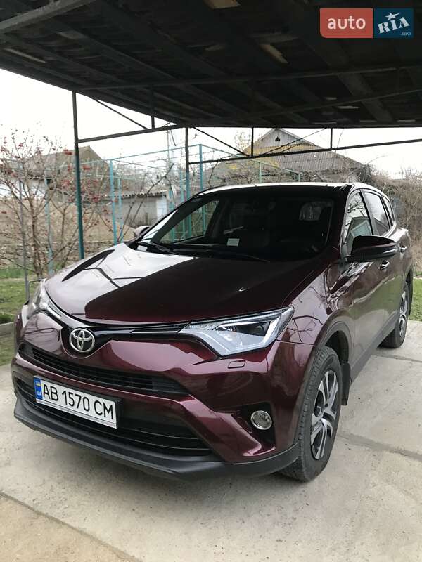 Внедорожник / Кроссовер Toyota RAV4 2017 в 