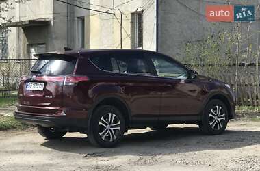 Внедорожник / Кроссовер Toyota RAV4 2017 в 