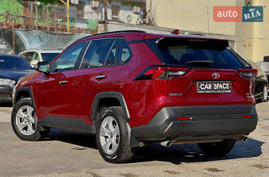 Внедорожник / Кроссовер Toyota RAV4 2019 в 