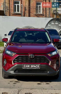 Внедорожник / Кроссовер Toyota RAV4 2019 в 