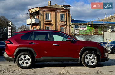 Внедорожник / Кроссовер Toyota RAV4 2019 в 
