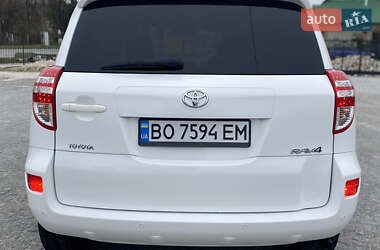 Позашляховик / Кросовер Toyota RAV4 2011 в 