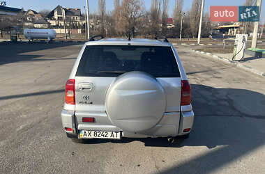 Позашляховик / Кросовер Toyota RAV4 2003 в 