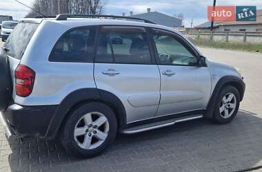 Позашляховик / Кросовер Toyota RAV4 2003 в 