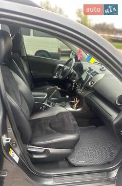Внедорожник / Кроссовер Toyota RAV4 2010 в 