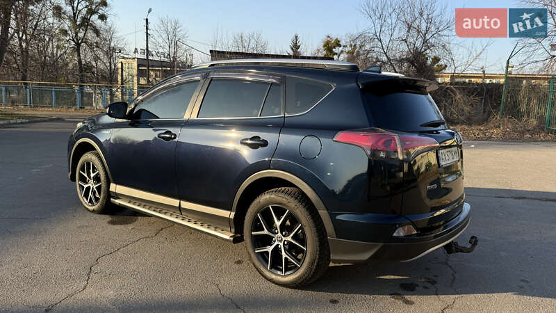 Позашляховик / Кросовер Toyota RAV4 2017 в Харкові