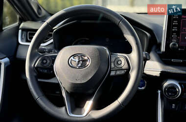 Позашляховик / Кросовер Toyota RAV4 2019 в 