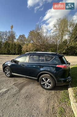Внедорожник / Кроссовер Toyota RAV4 2016 в 