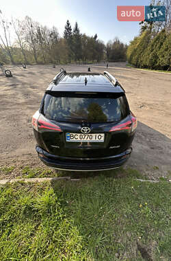 Внедорожник / Кроссовер Toyota RAV4 2016 в 