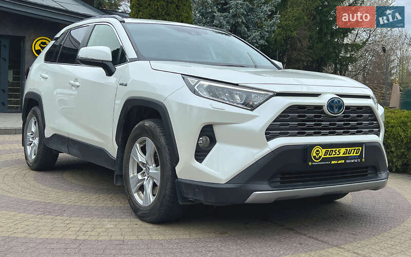 Внедорожник / Кроссовер Toyota RAV4 2019 в 
