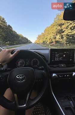 Внедорожник / Кроссовер Toyota RAV4 2019 в 