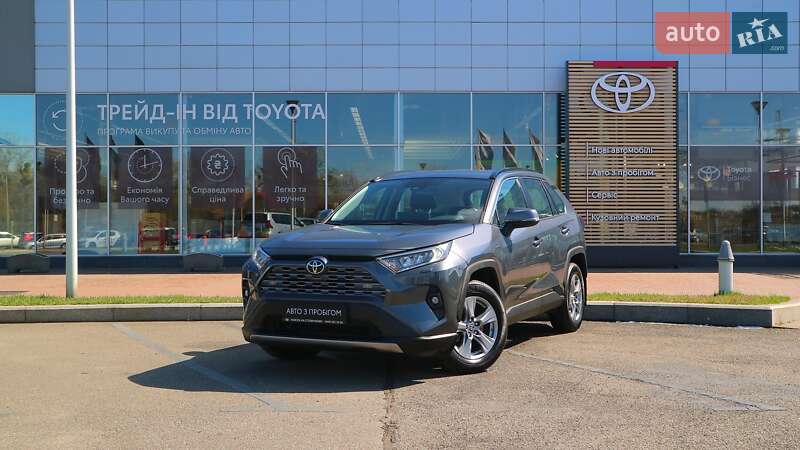 Внедорожник / Кроссовер Toyota RAV4 2023 в 