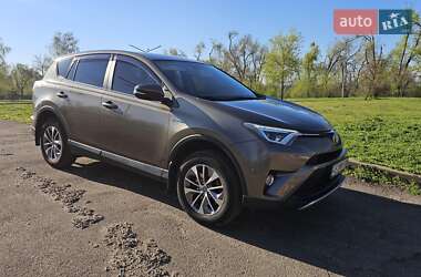 Внедорожник / Кроссовер Toyota RAV4 2017 в 