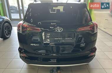 Внедорожник / Кроссовер Toyota RAV4 2018 в 