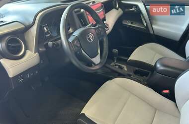 Внедорожник / Кроссовер Toyota RAV4 2018 в 