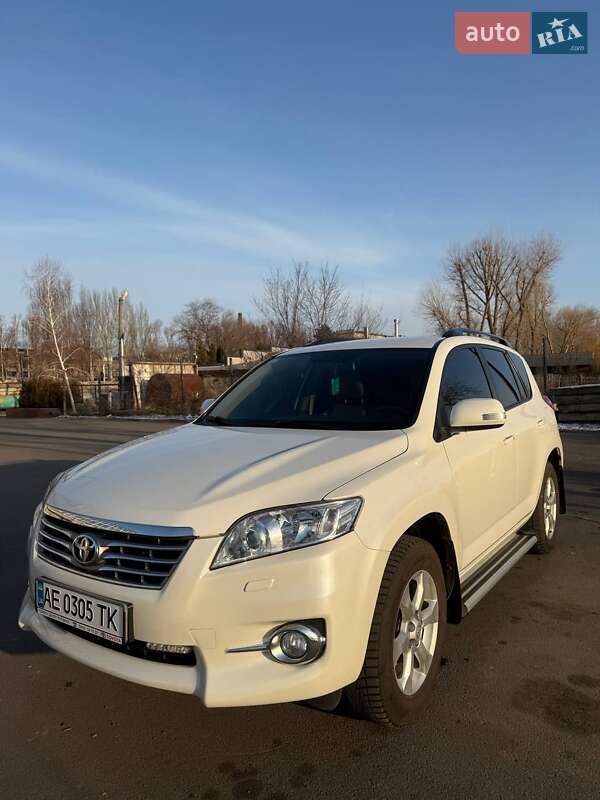 Внедорожник / Кроссовер Toyota RAV4 2010 в 
