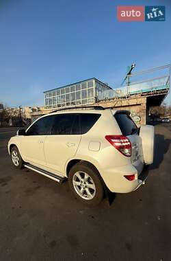 Внедорожник / Кроссовер Toyota RAV4 2010 в 
