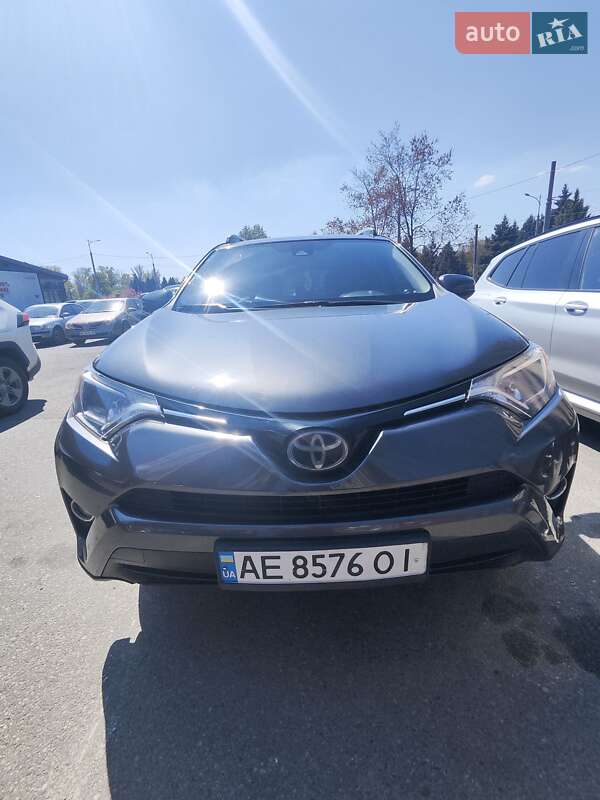 Внедорожник / Кроссовер Toyota RAV4 2016 в 
