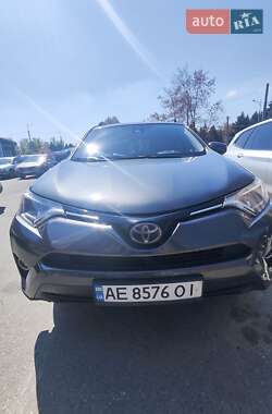 Внедорожник / Кроссовер Toyota RAV4 2016 в 