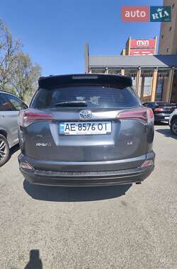 Внедорожник / Кроссовер Toyota RAV4 2016 в 