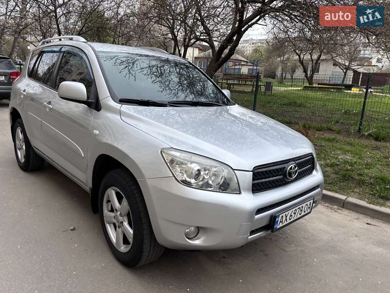 Внедорожник / Кроссовер Toyota RAV4 2006 в 