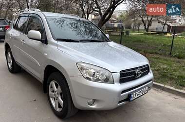 Внедорожник / Кроссовер Toyota RAV4 2006 в 