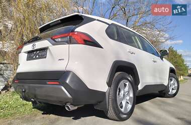 Внедорожник / Кроссовер Toyota RAV4 2021 в 
