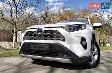 Внедорожник / Кроссовер Toyota RAV4 2021 в 