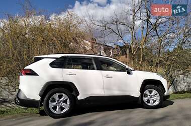 Внедорожник / Кроссовер Toyota RAV4 2021 в 