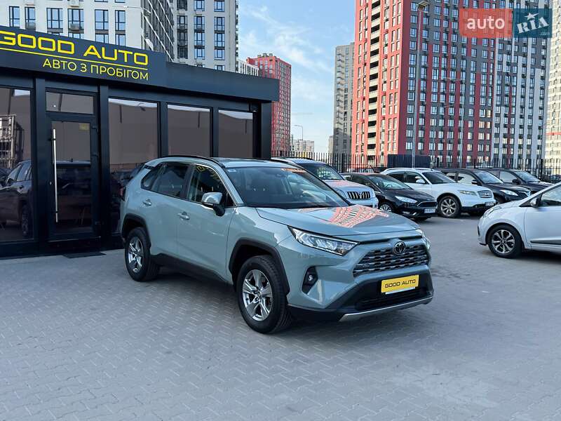 Внедорожник / Кроссовер Toyota RAV4 2023 в 