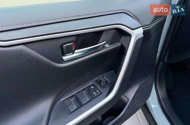 Внедорожник / Кроссовер Toyota RAV4 2023 в 