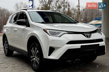Внедорожник / Кроссовер Toyota RAV4 2016 в 