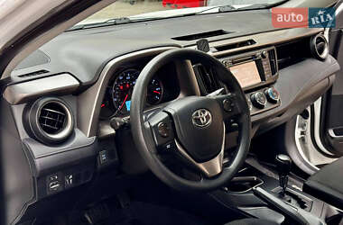 Внедорожник / Кроссовер Toyota RAV4 2016 в 