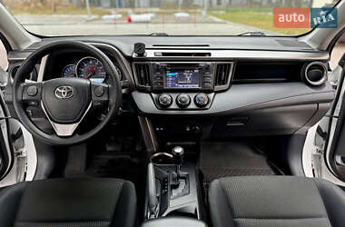 Внедорожник / Кроссовер Toyota RAV4 2016 в 