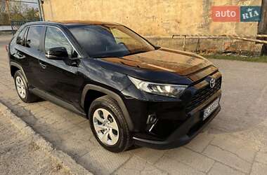 Внедорожник / Кроссовер Toyota RAV4 2022 в 
