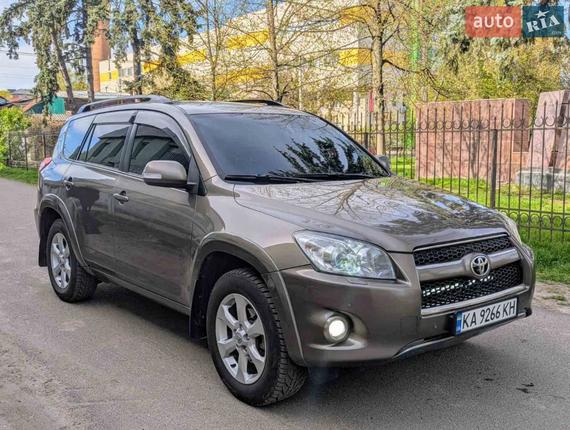 2010 Toyota RAV 4 - фото 1