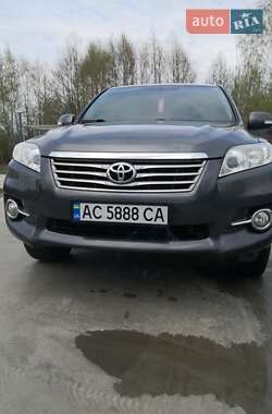 Внедорожник / Кроссовер Toyota RAV4 2012 в 