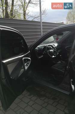 Внедорожник / Кроссовер Toyota RAV4 2012 в 