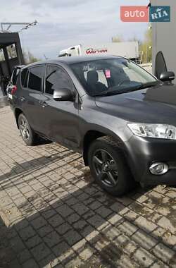 Внедорожник / Кроссовер Toyota RAV4 2012 в 