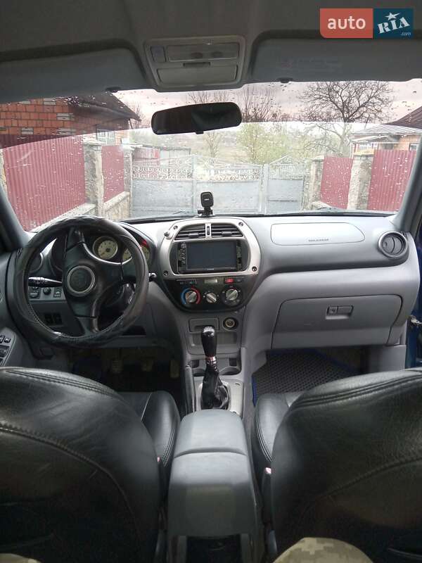 Внедорожник / Кроссовер Toyota RAV4 2002 в Сарнах