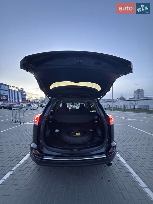 Позашляховик / Кросовер Toyota RAV4 2016 в Львові