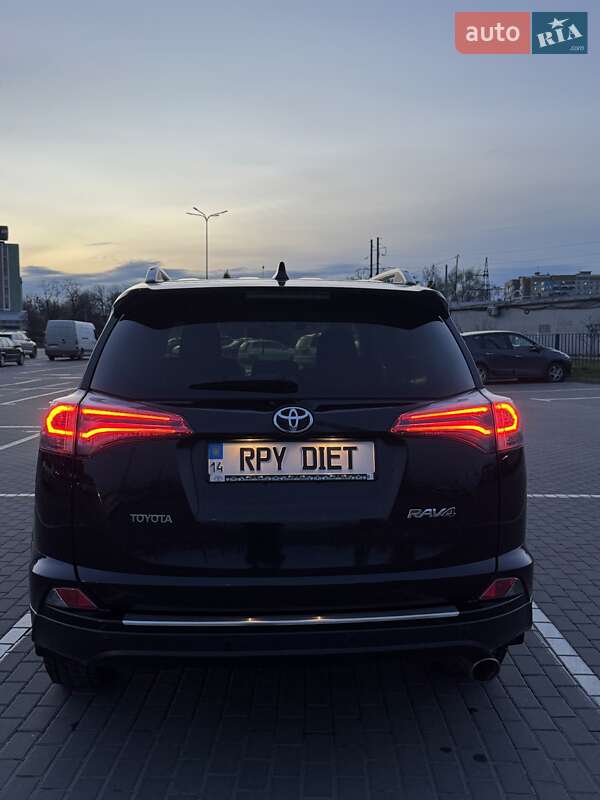 Позашляховик / Кросовер Toyota RAV4 2016 в Львові