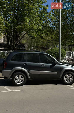 Внедорожник / Кроссовер Toyota RAV4 2004 в 